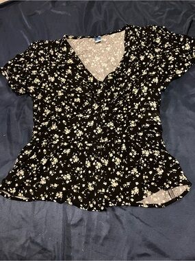 Old Navy Black Floral V-Neck Blouse med tall NWOT